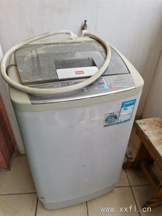 出售电视机、电冰箱、沙发床